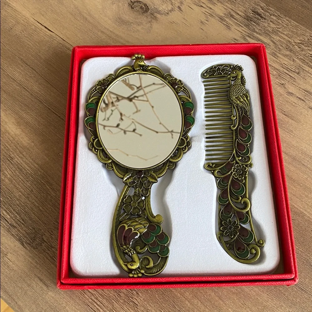Vintage-Style Kids Mirror & Comb Set — Gold with Multicolor Gems NIB - Picture 2 of 2